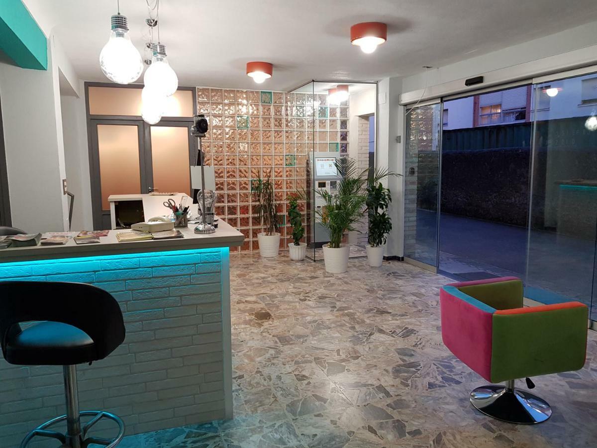 Hostal Rosi Ларедо Екстер'єр фото